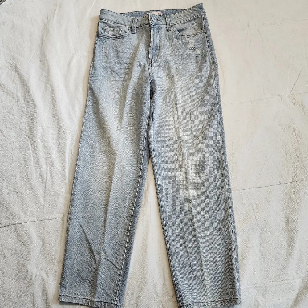 SO Women's Light Wash Ankle Jeans